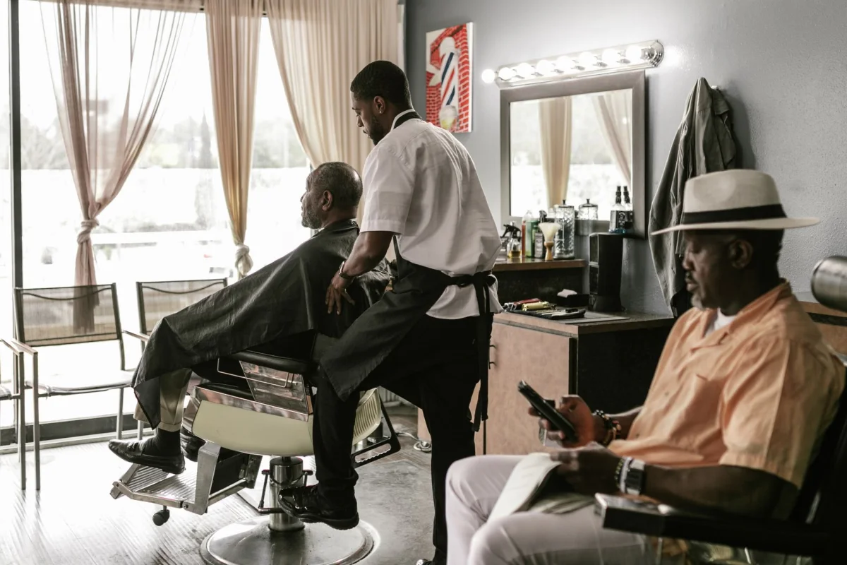R Barber Shop